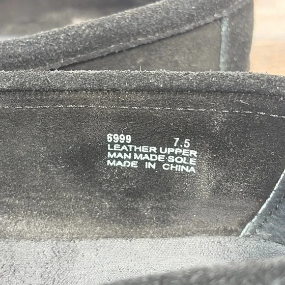 Minnetonka Women’s Black Suede Kilty Moccasin Size 7.5 - Picture 7 of 11